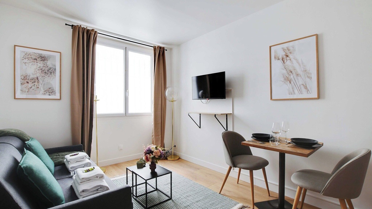 Photo of Livingroom in 17th Arrondissement