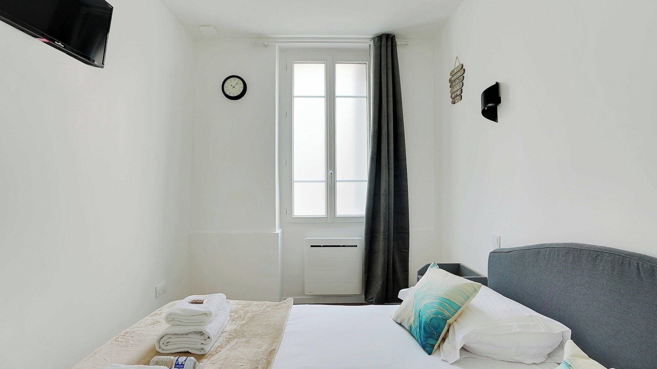 Photo of Bedroom in Levallois-Perret