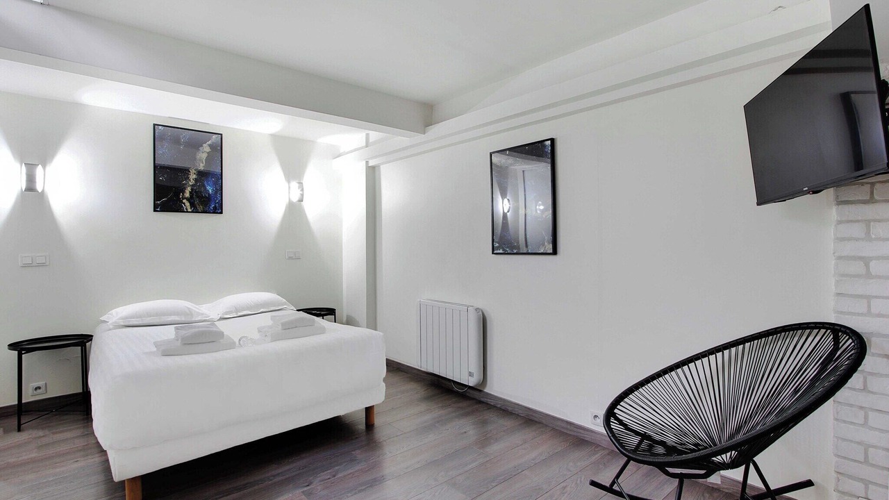Photo of Bedroom in Prince–Marmottan