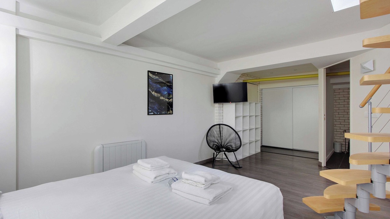 Photo of Bedroom in Prince–Marmottan