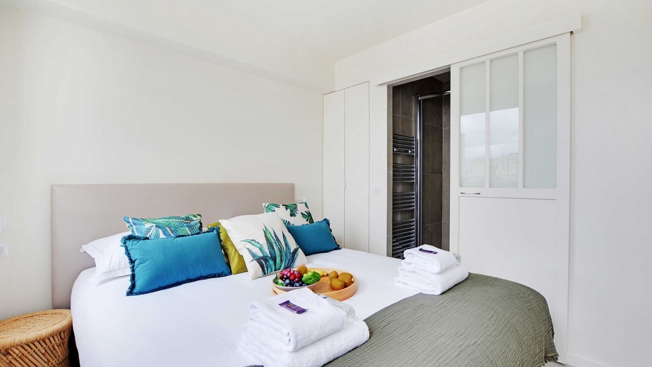 Photo of Bedroom in 8th Arrondissement