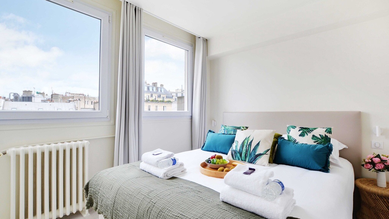 Photo of Bedroom in 8th Arrondissement