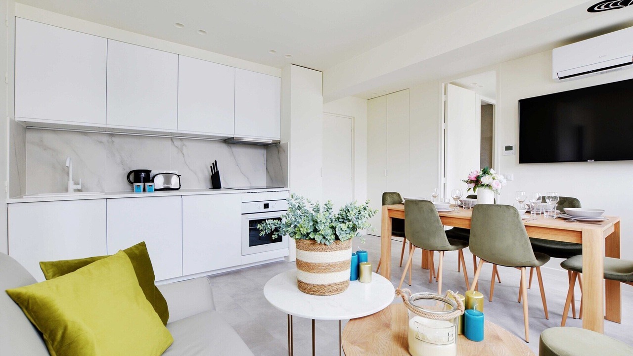 Photo of Livingroom in 8th Arrondissement
