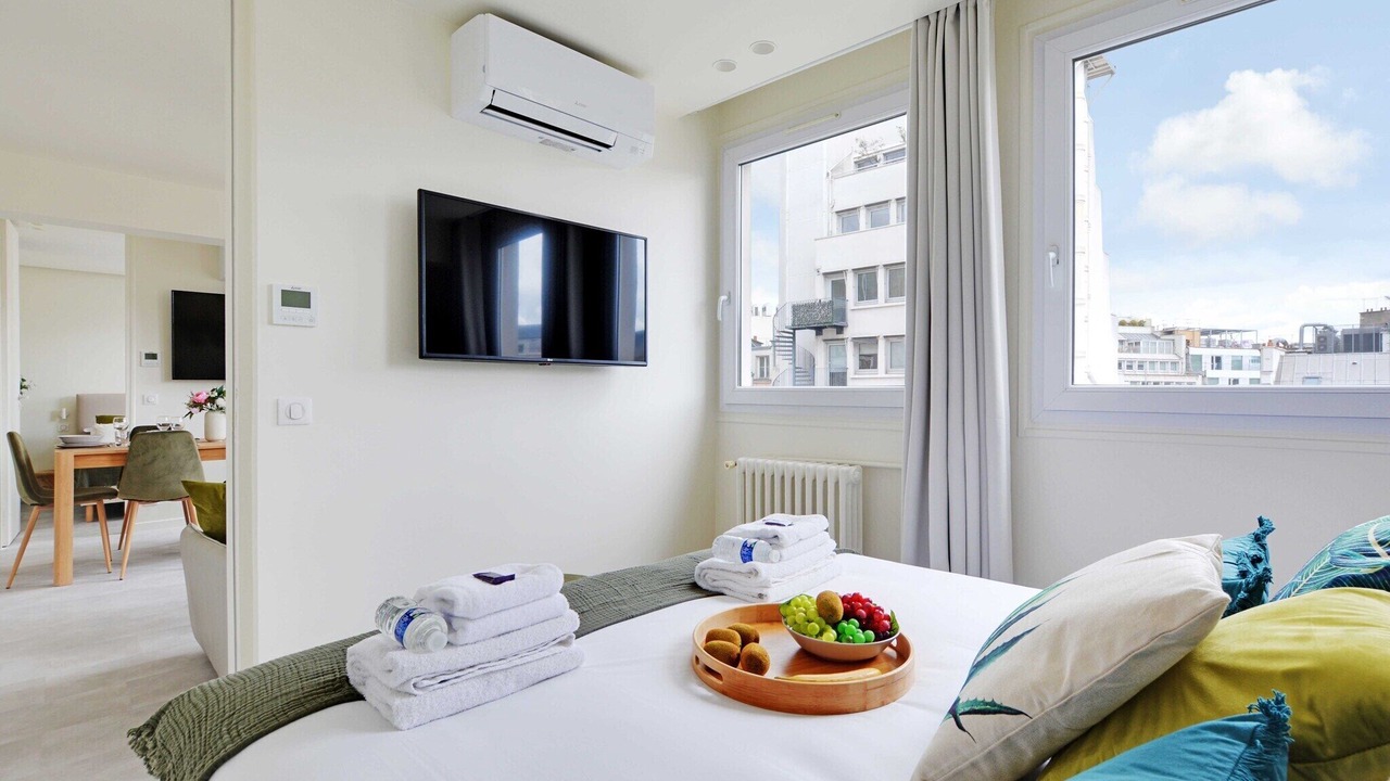 Photo of Bedroom in 8th Arrondissement