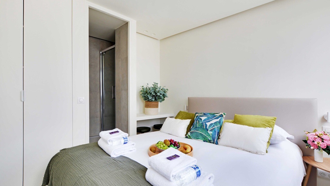 Photo of Bedroom in 8th Arrondissement
