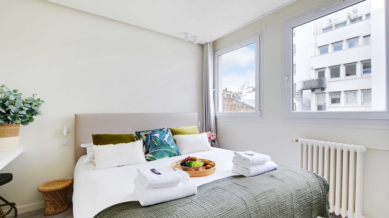 Photo of Bedroom in 8th Arrondissement
