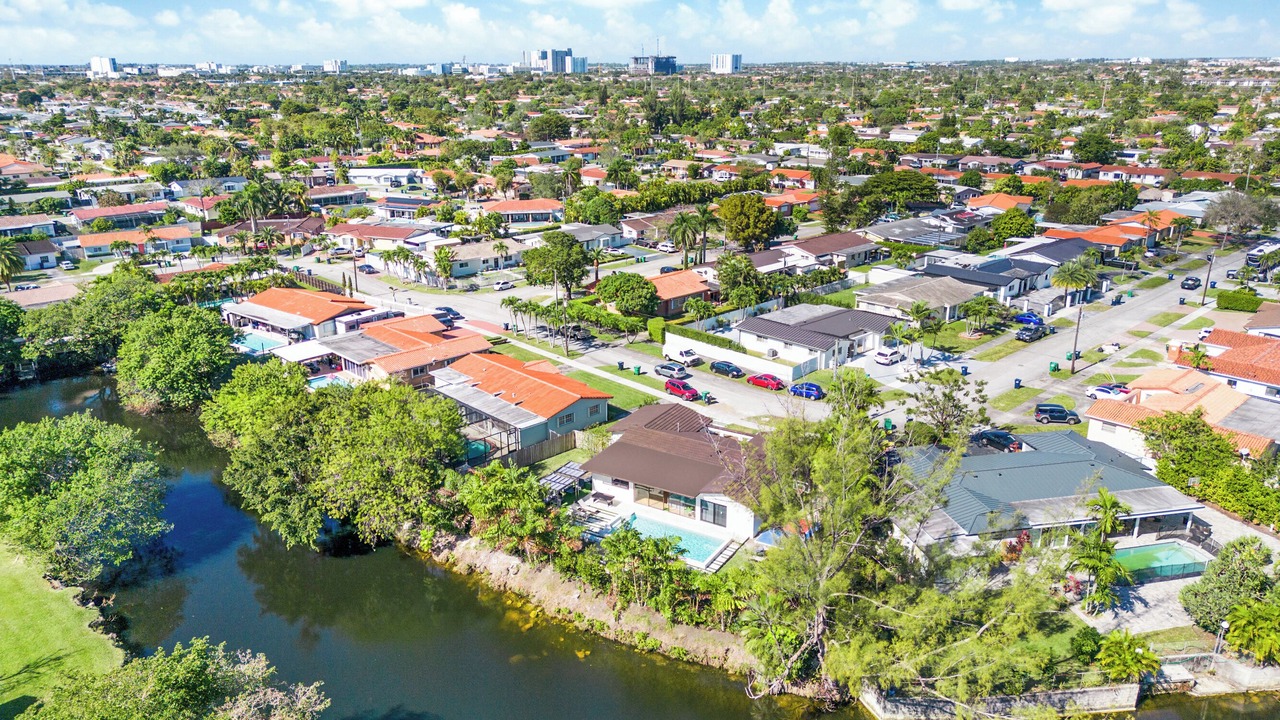 Photo of Others in Ludlam