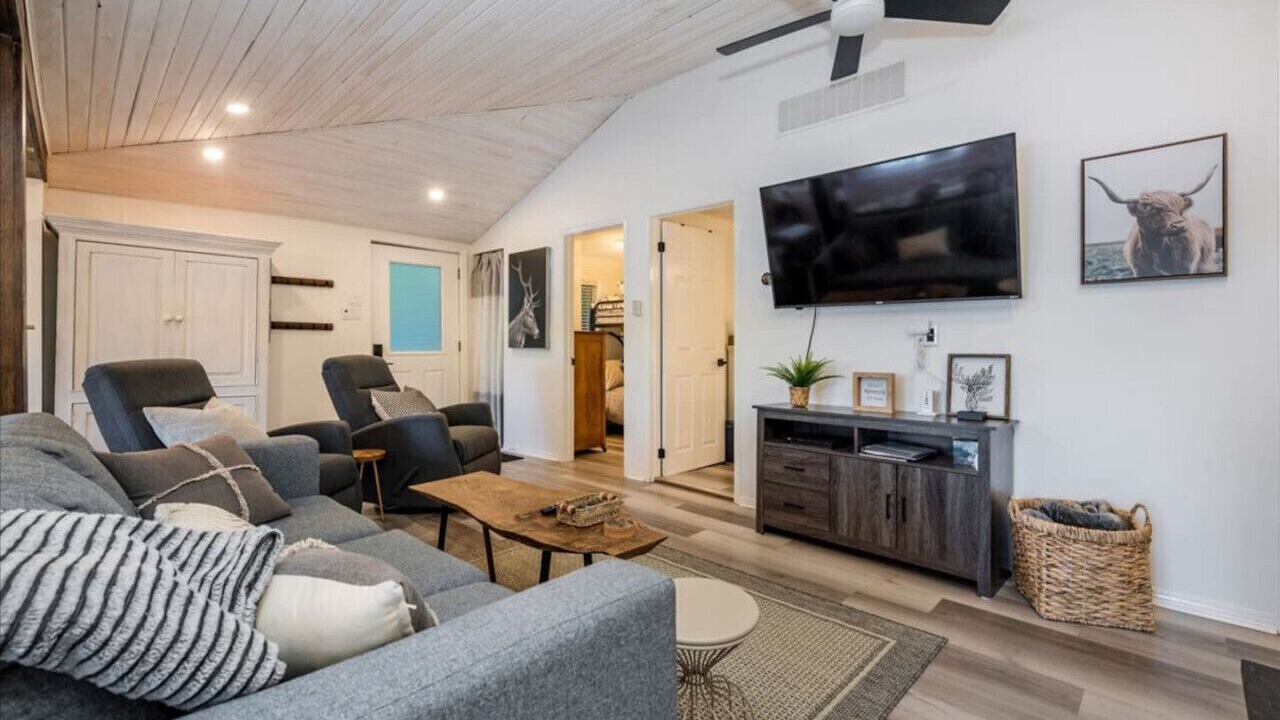 Photo of Livingroom in Tiny