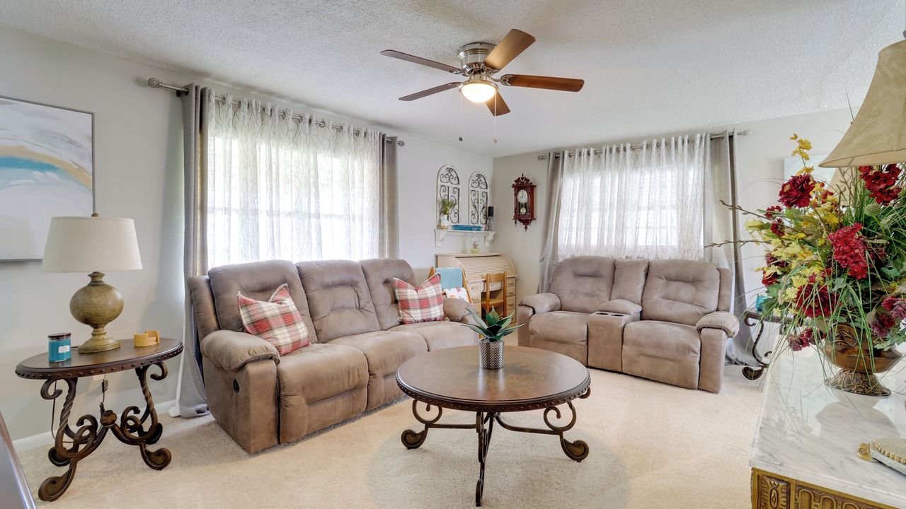 Photo of Livingroom in Taylor Creek