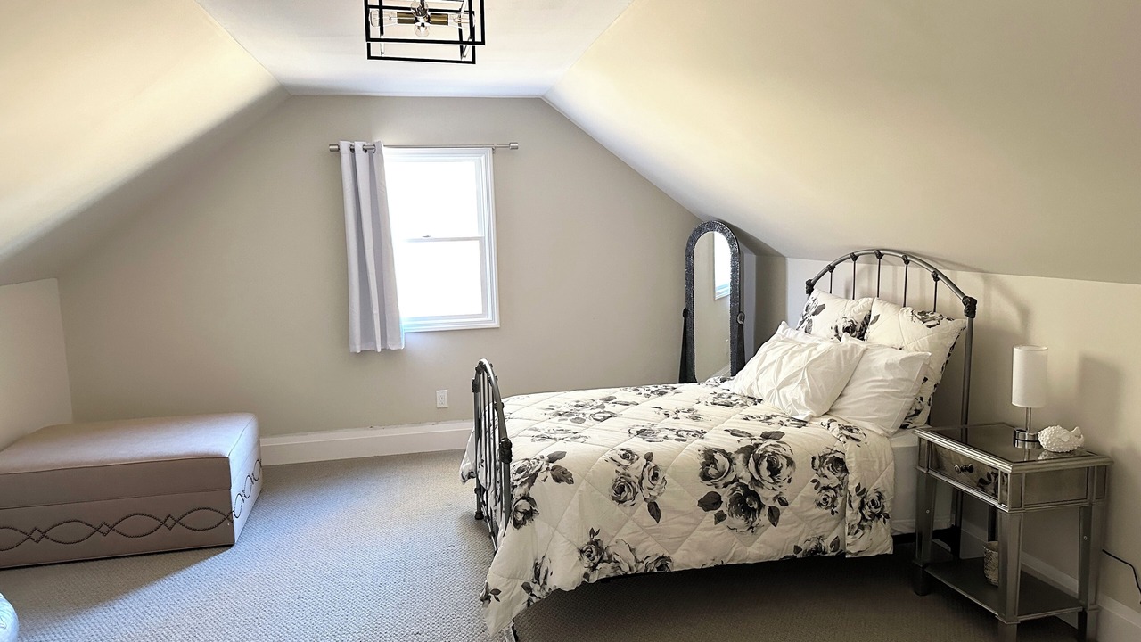 Photo of Bedroom in West Hills