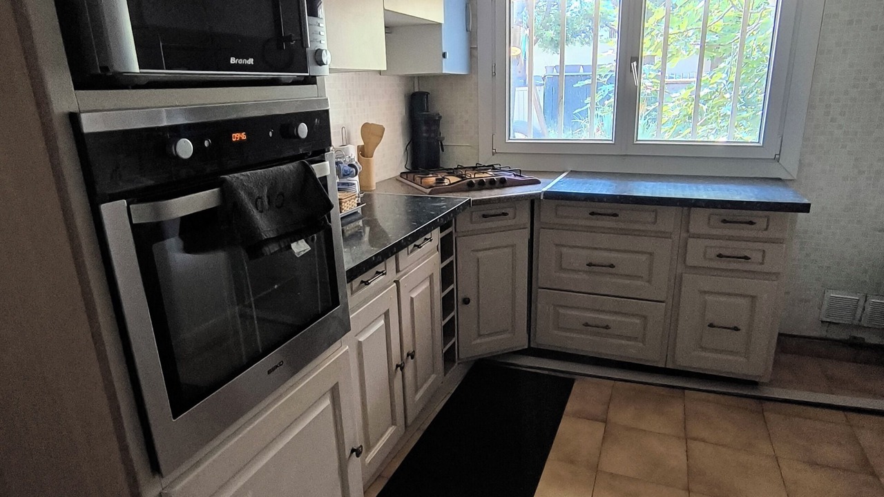 Photo of Kitchen in Stains