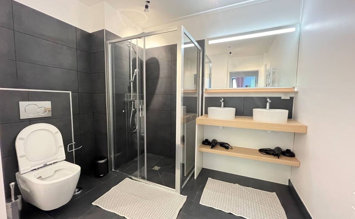 Photo of Bathroom in Arsenal