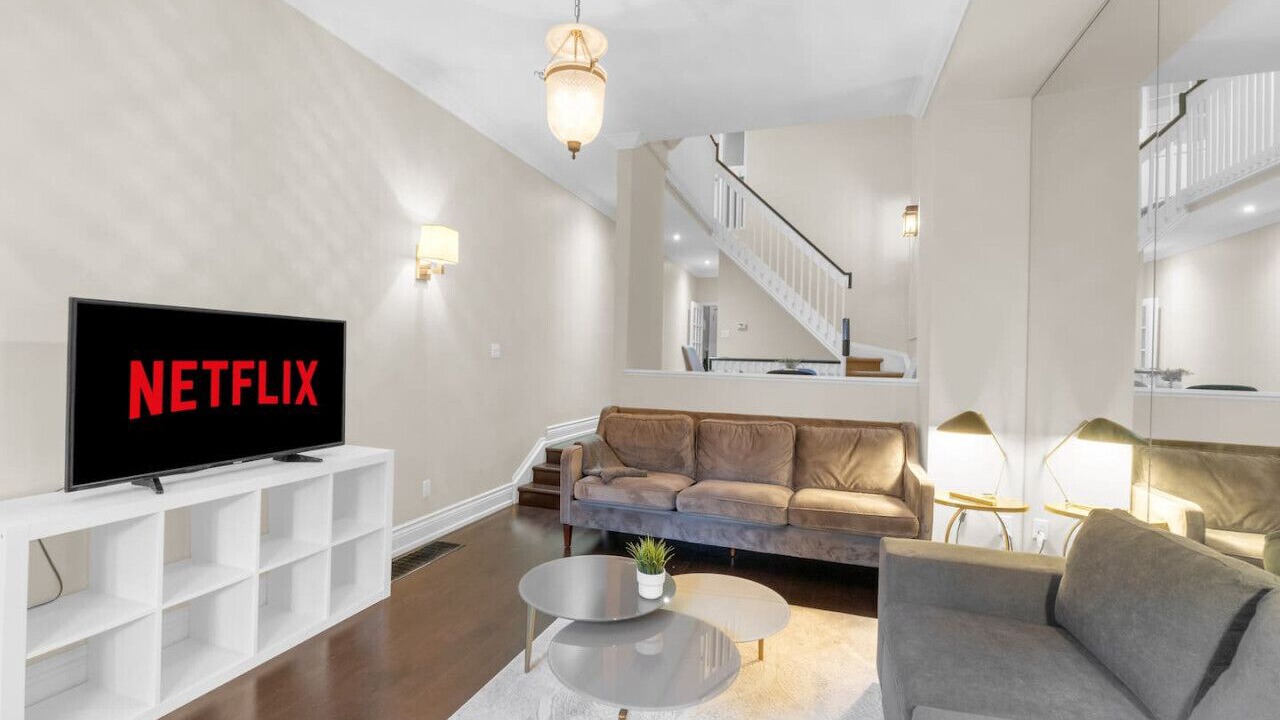Photo of Livingroom in Church and Wellesley