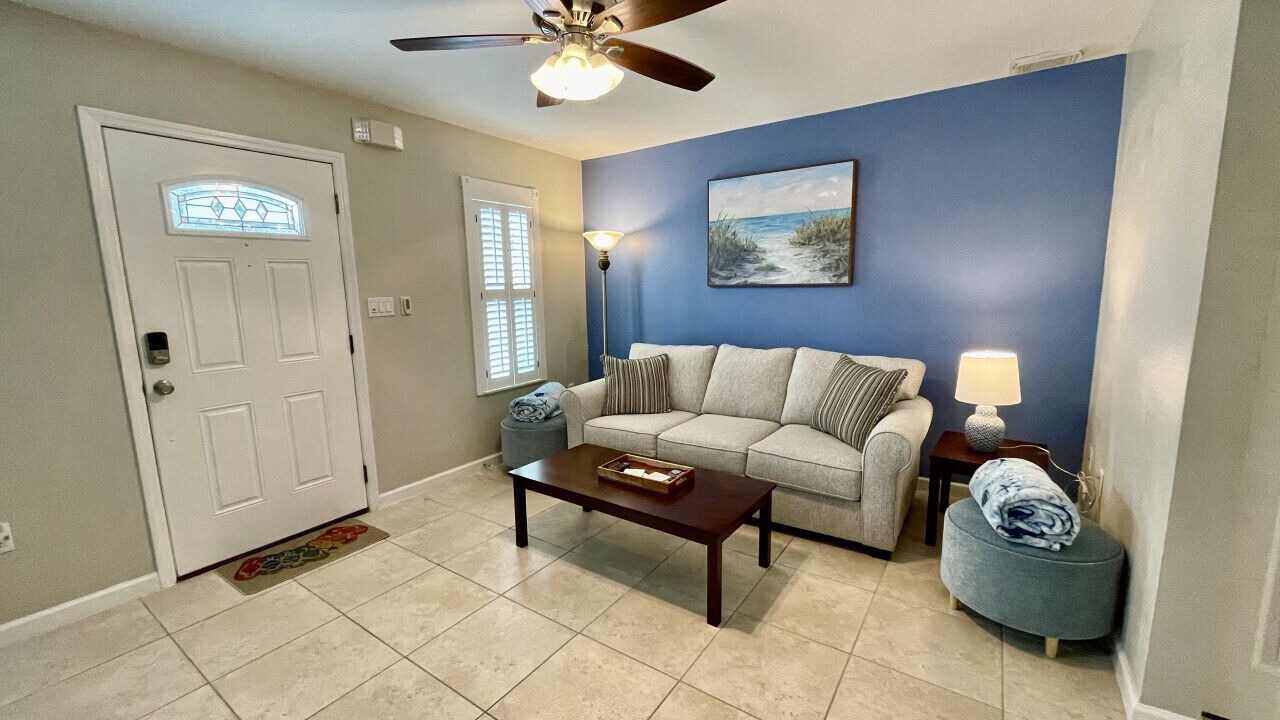 Photo of Livingroom in Cape Caneveral Beach Gardens
