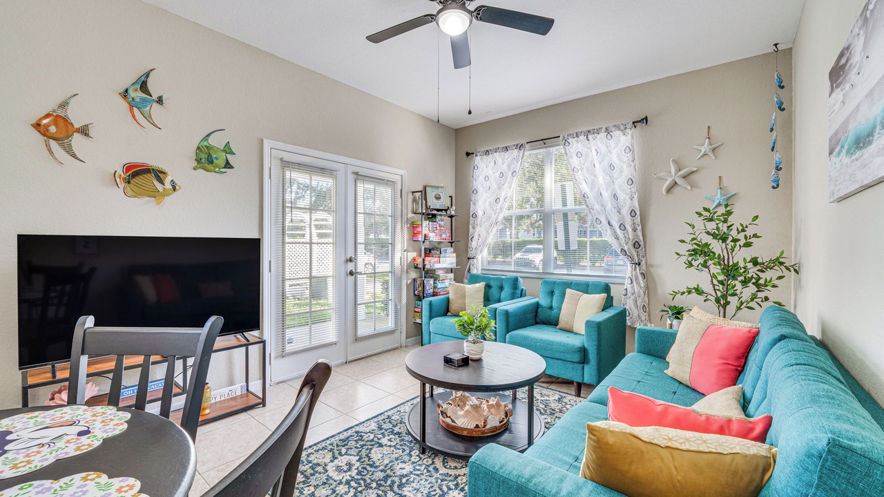 Photo of Livingroom in Venetian Bay Villages