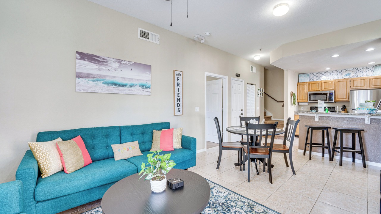 Photo of Livingroom in Venetian Bay Villages