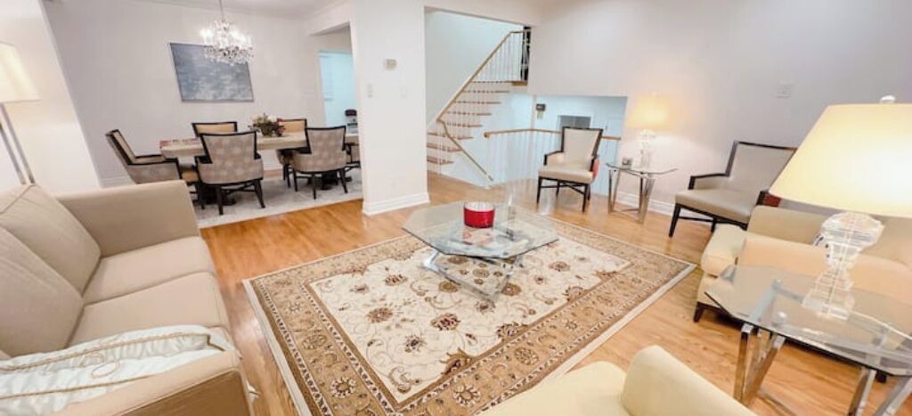 Photo of Livingroom in Mississauga Valleys