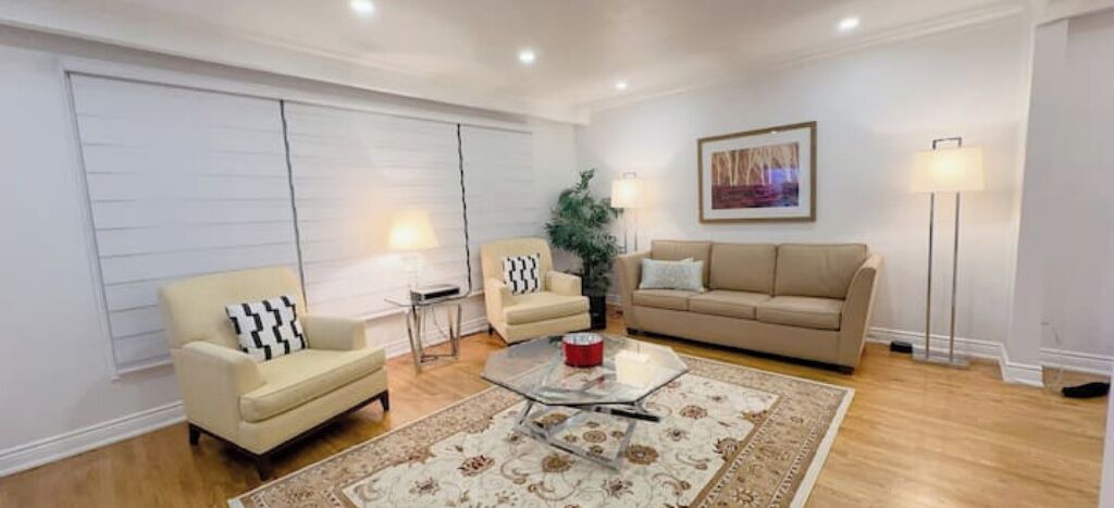 Photo of Livingroom in Mississauga Valleys