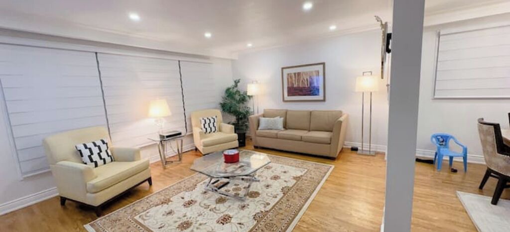 Photo of Livingroom in Mississauga Valleys