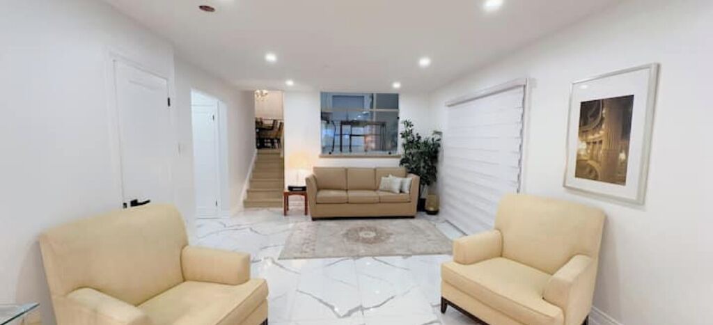 Photo of Livingroom in Mississauga Valleys