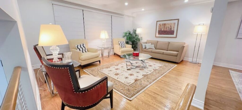 Photo of Livingroom in Mississauga Valleys