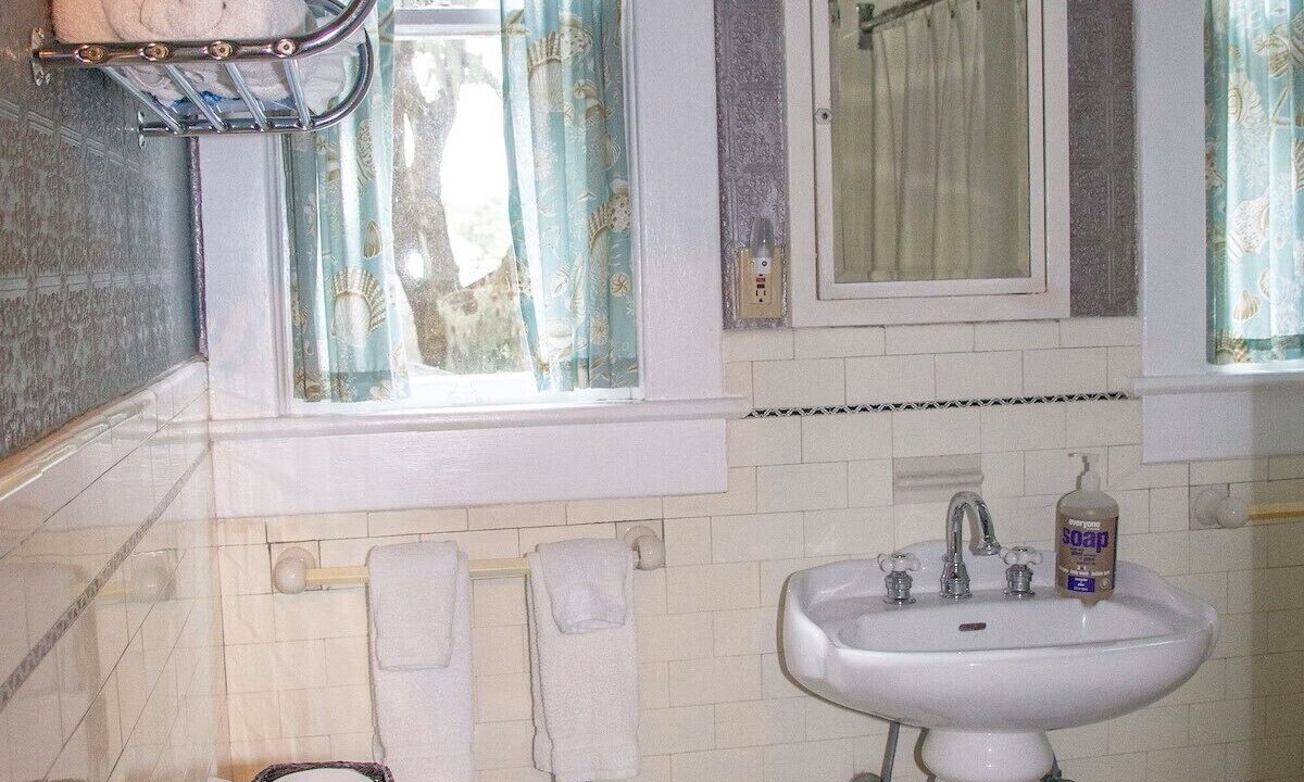 Photo of Bathroom in Oakland