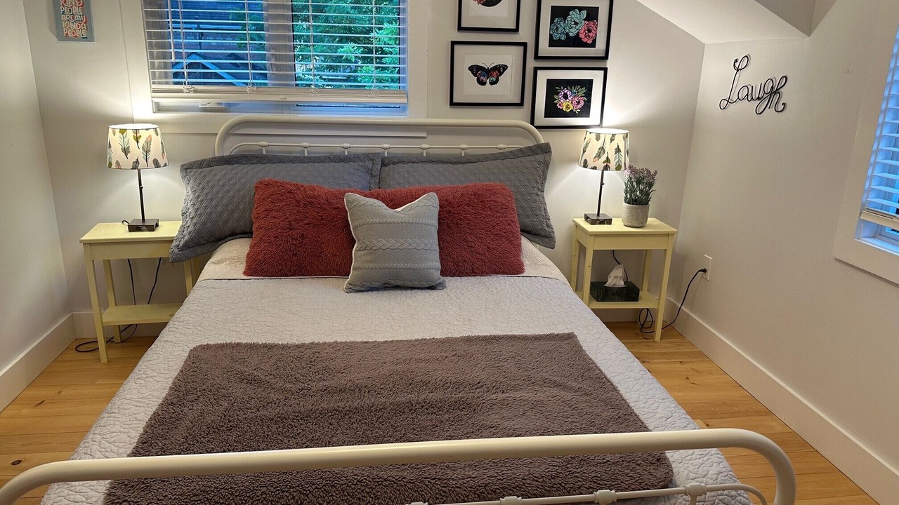 Photo of Bedroom in Alton
