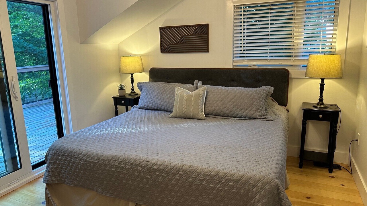 Photo of Bedroom in Alton