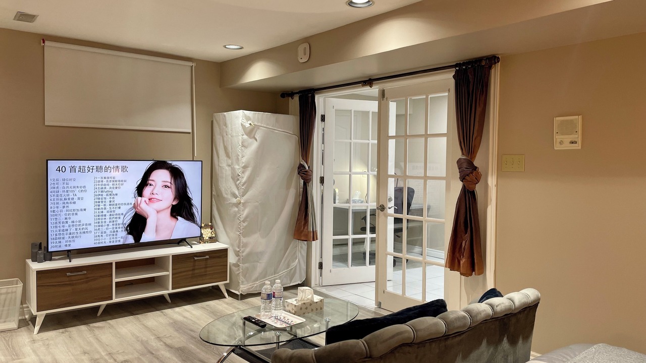Photo of Livingroom in Willowdale