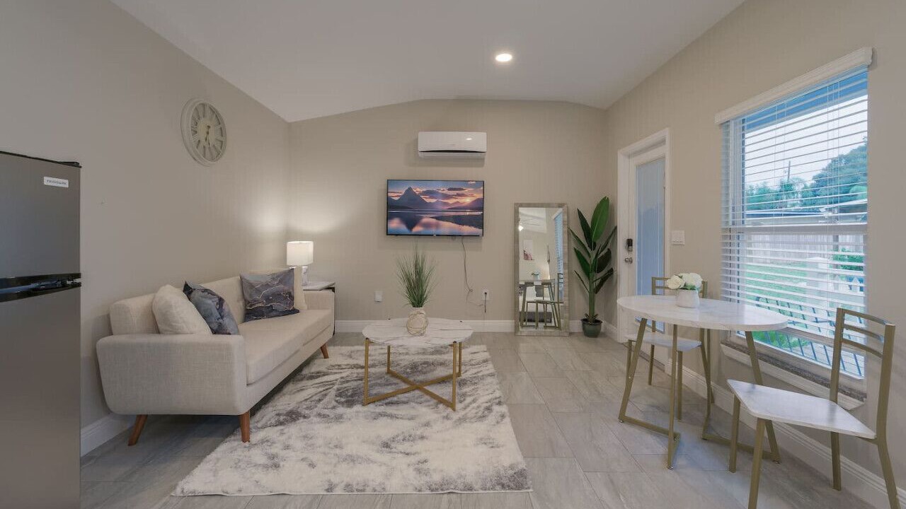Photo of Livingroom in Azalea Park