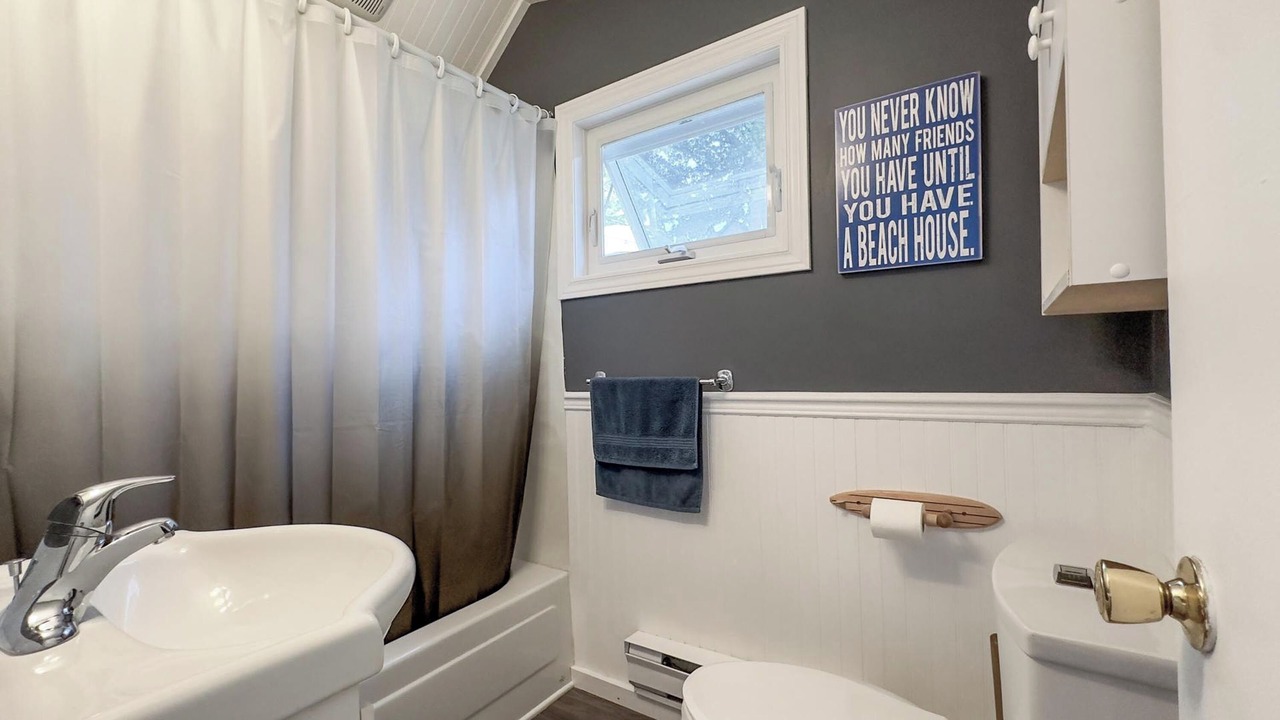 Photo of Bathroom in Grand Bend
