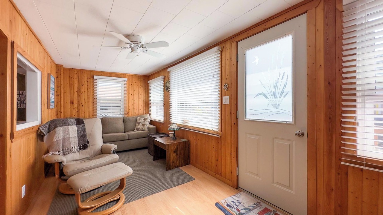 Photo of Livingroom in Grand Bend