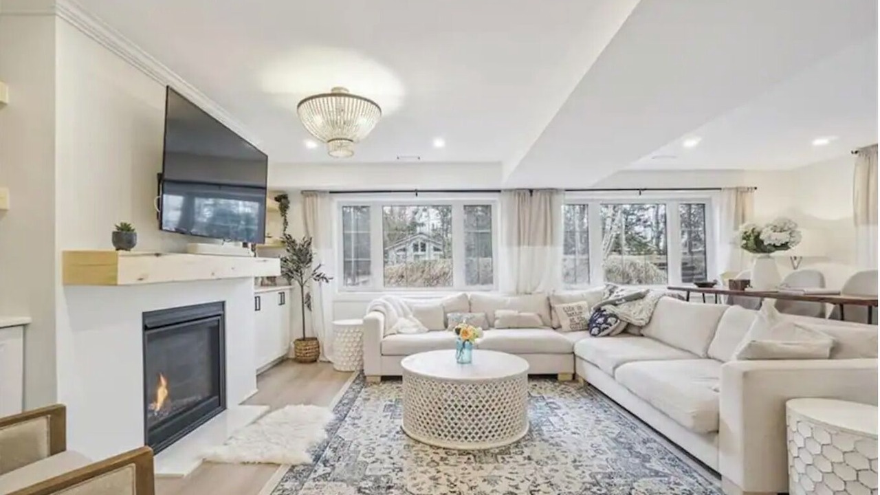 Photo of Livingroom in Wasaga Beach