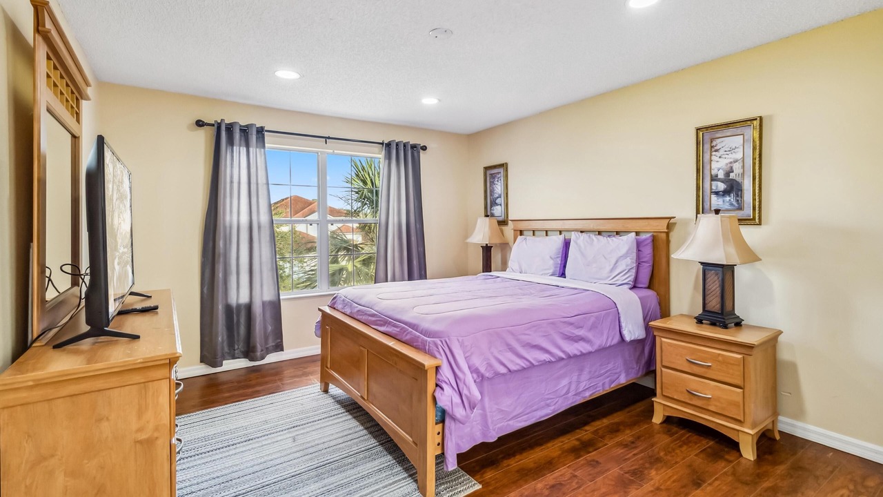 Photo of Bedroom in Seasons