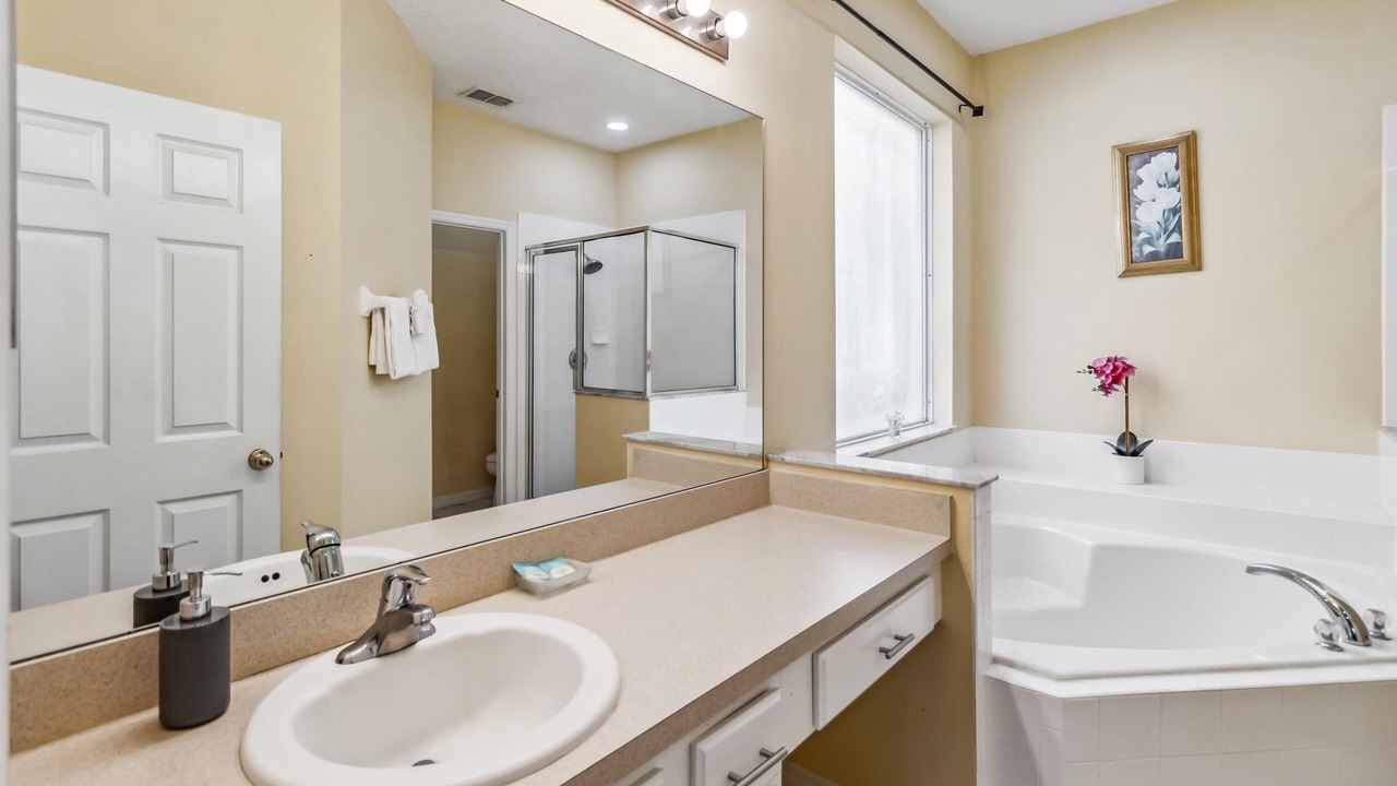 Photo of Bathroom in Seasons