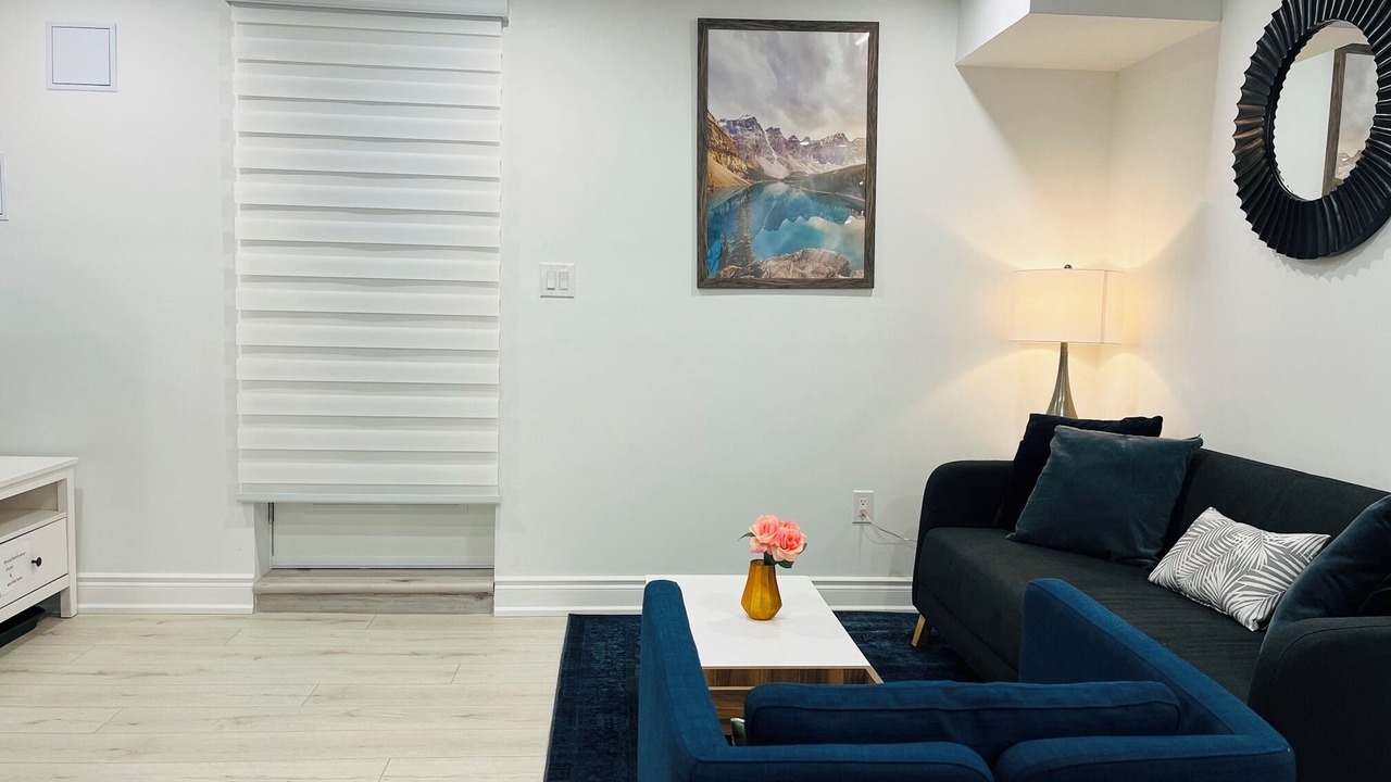 Photo of Livingroom in Central Erin Mills