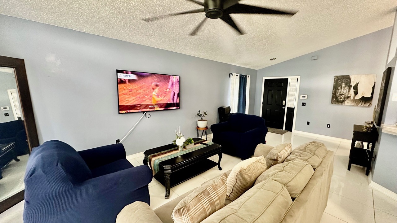 Photo of Livingroom in Westbury
