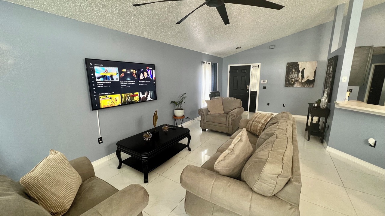 Photo of Livingroom in Westbury