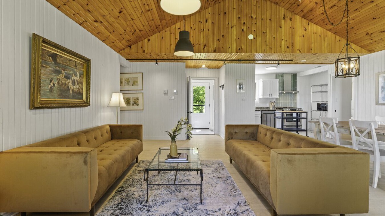 Photo of Livingroom in Picton