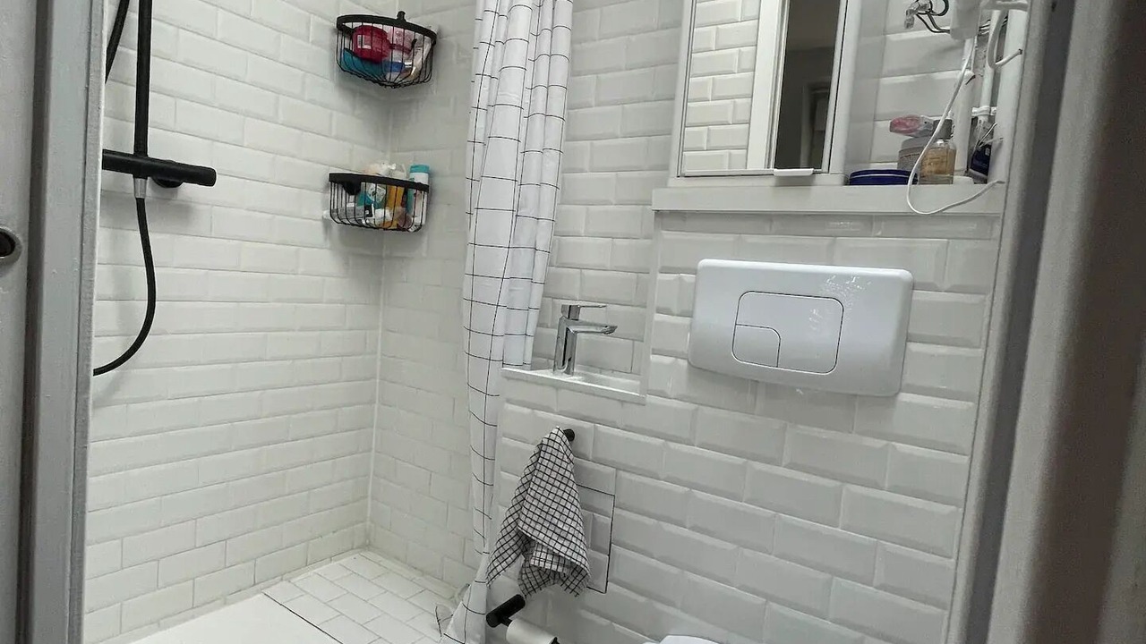 Photo of Bathroom in Quartier Saint-Ambroise