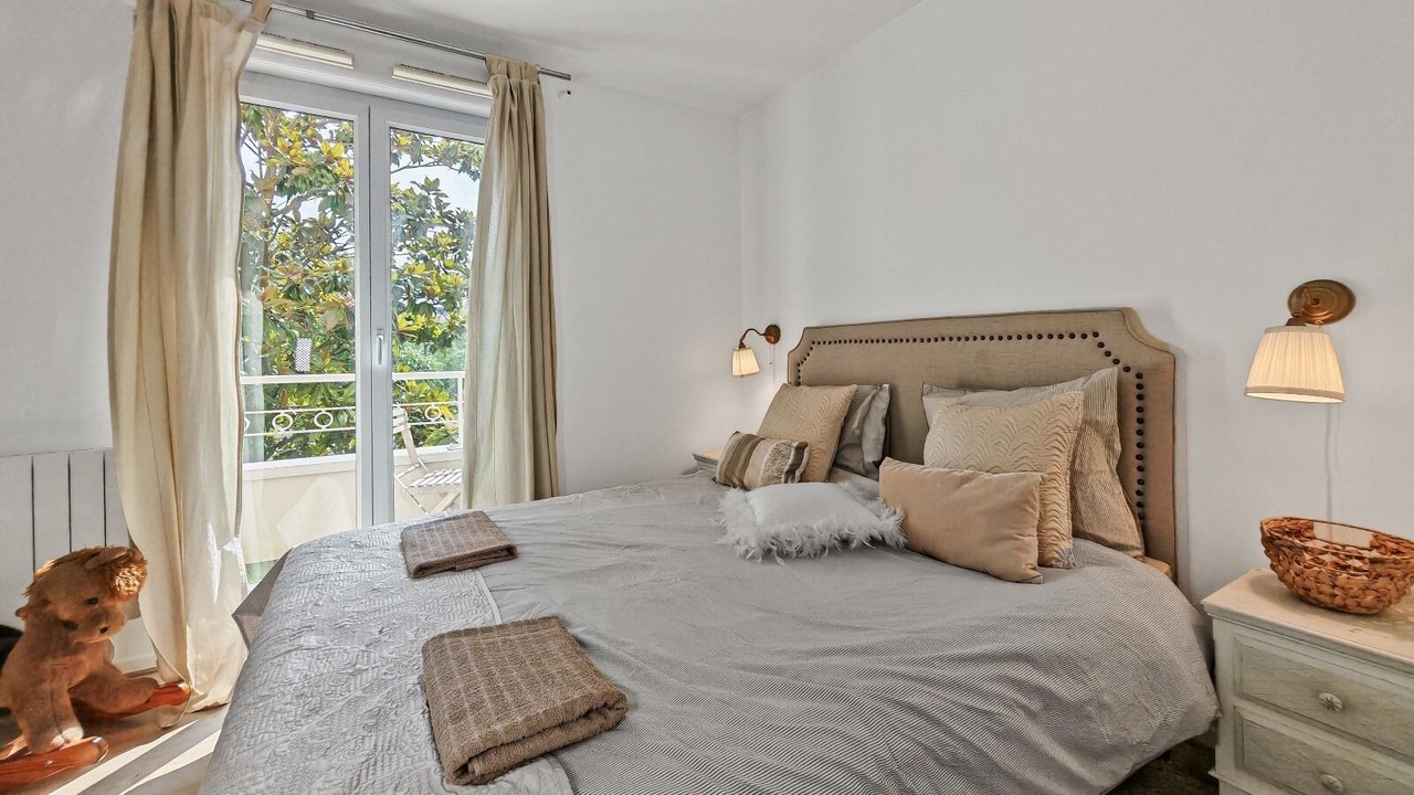 Photo of Bedroom in Suresnes