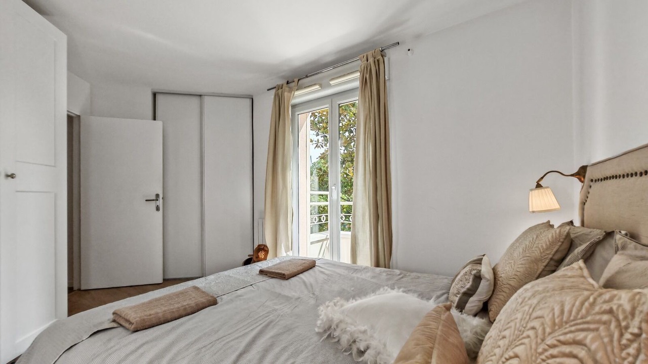Photo of Bedroom in Suresnes