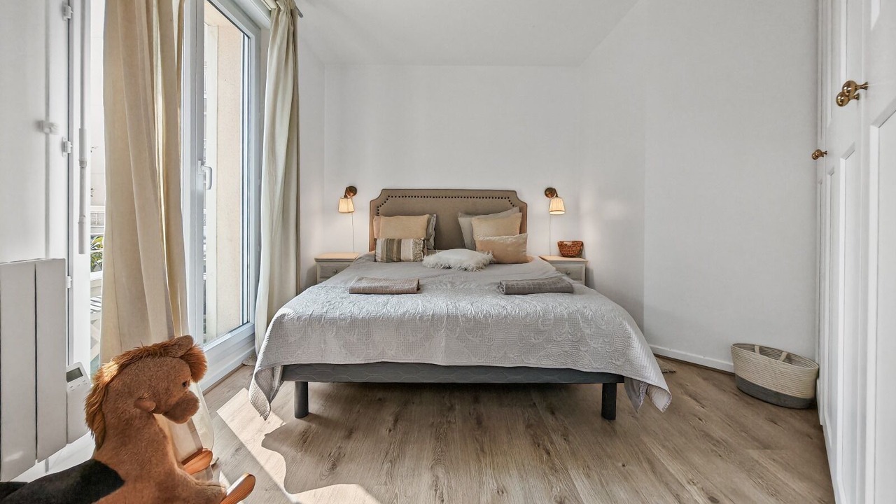 Photo of Bedroom in Suresnes