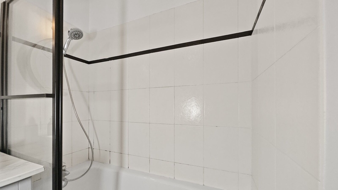 Photo of Bathroom in Suresnes