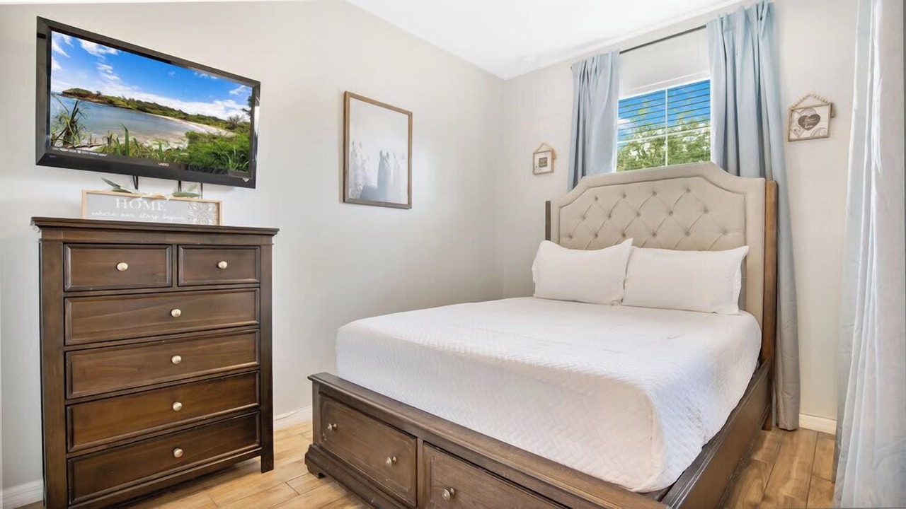 Photo of Bedroom in Crestwynd Bay