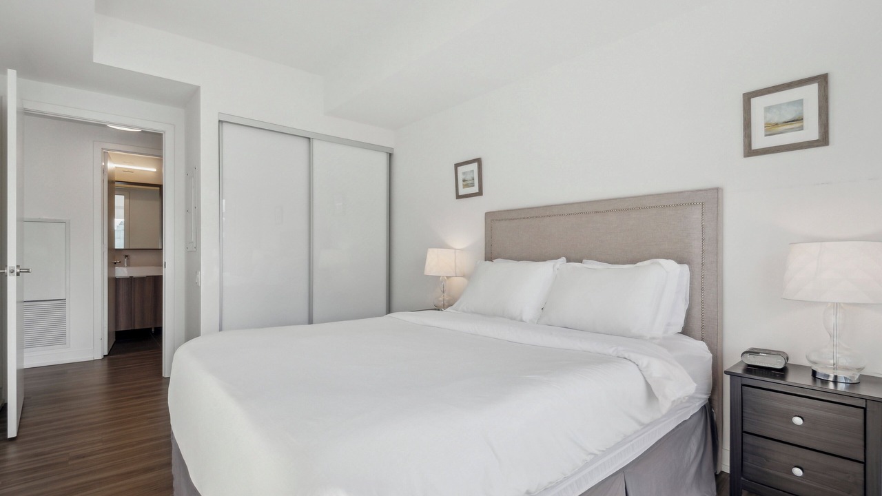 Photo of Bedroom in Bay Street Corridor