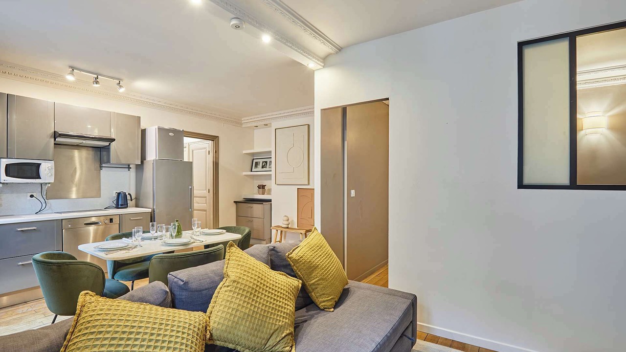 Photo of Livingroom in 10th Arrondissement