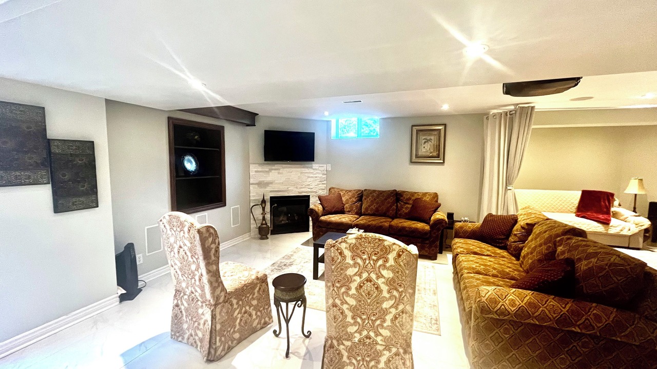 Photo of Livingroom in Central Erin Mills