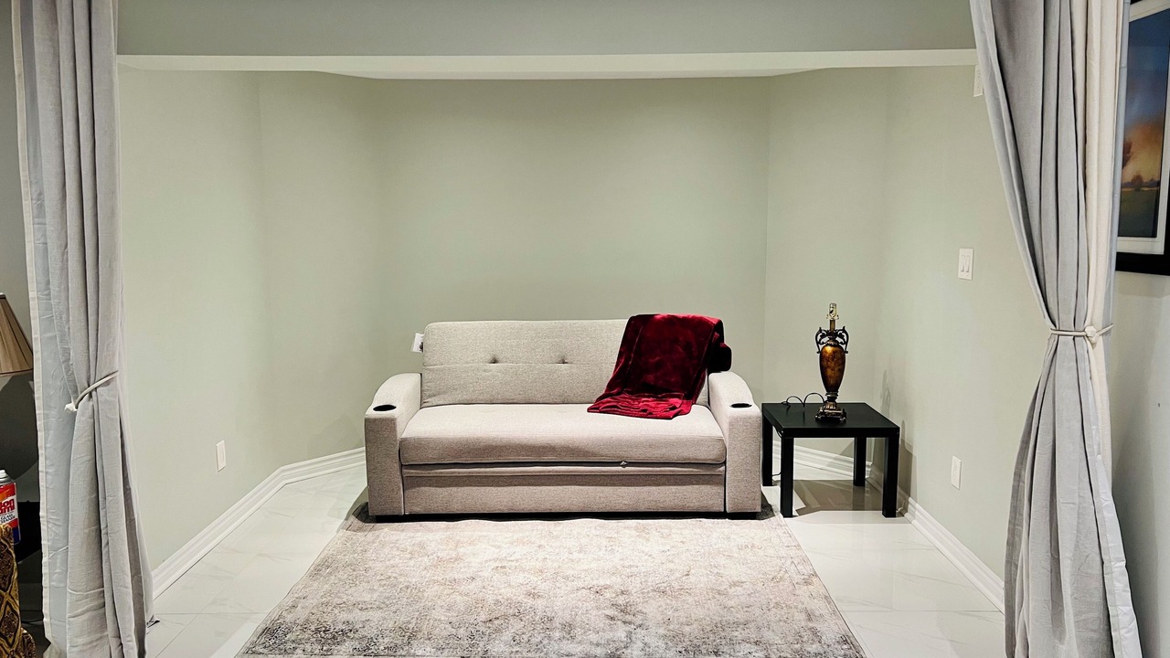 Photo of Livingroom in Central Erin Mills