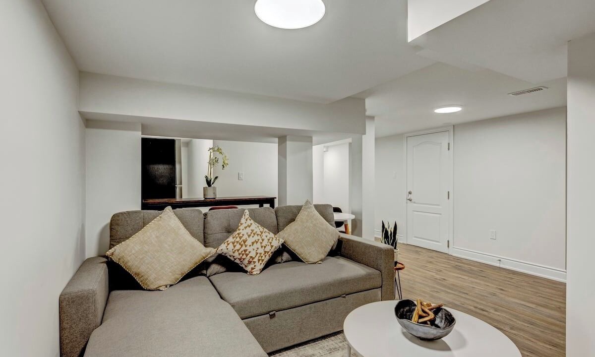 Photo of Livingroom in Central Erin Mills